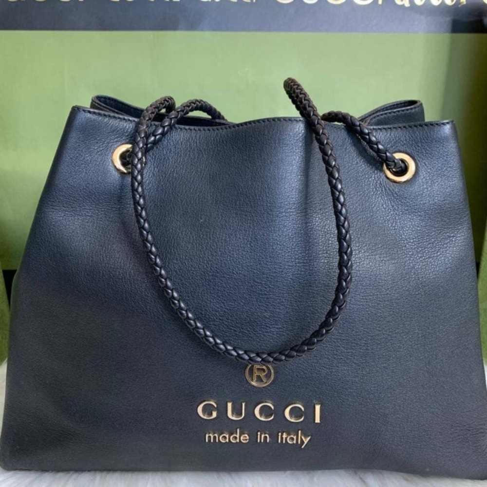 Authentic Gucci black leather shoulder bag - Picture 1 of 15